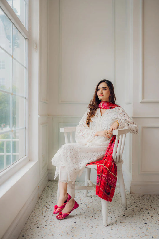 Maria.B 3Pc Chikenkari Embroidered With Printed Lawn Dupatta