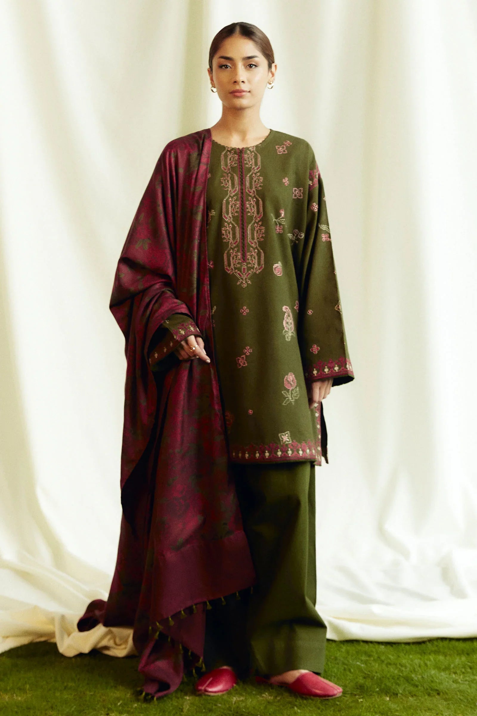 ZARA SHAH JAHAN- 3PC DHANAK EMBROIDERED SHIRT WITH COURTRAI PRINTED SHAWL AND TROUSER