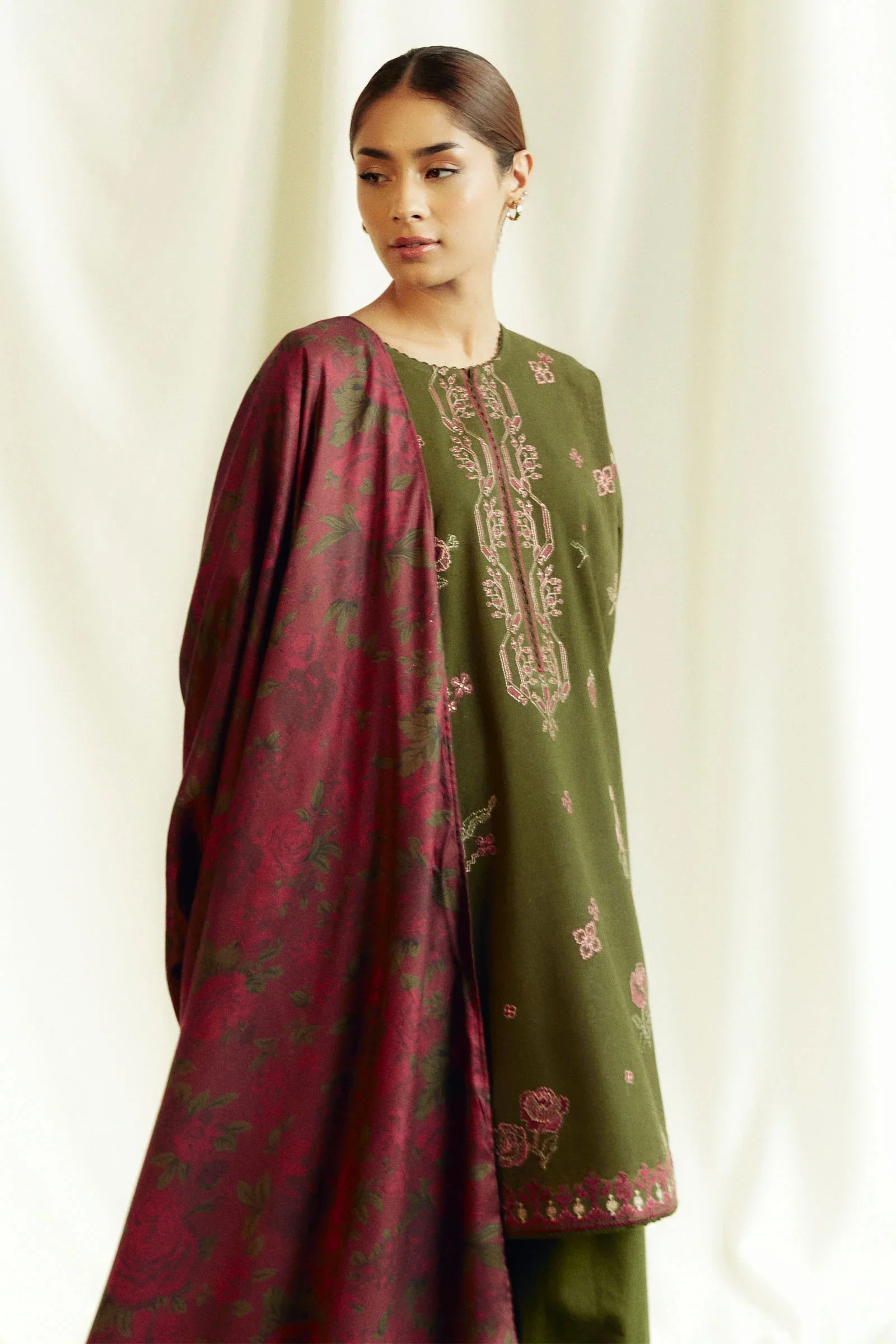 ZARA SHAH JAHAN- 3PC DHANAK EMBROIDERED SHIRT WITH COURTRAI PRINTED SHAWL AND TROUSER